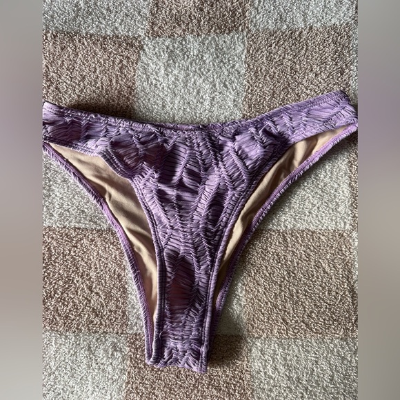 Bathing Suite - Picture 4 of 4